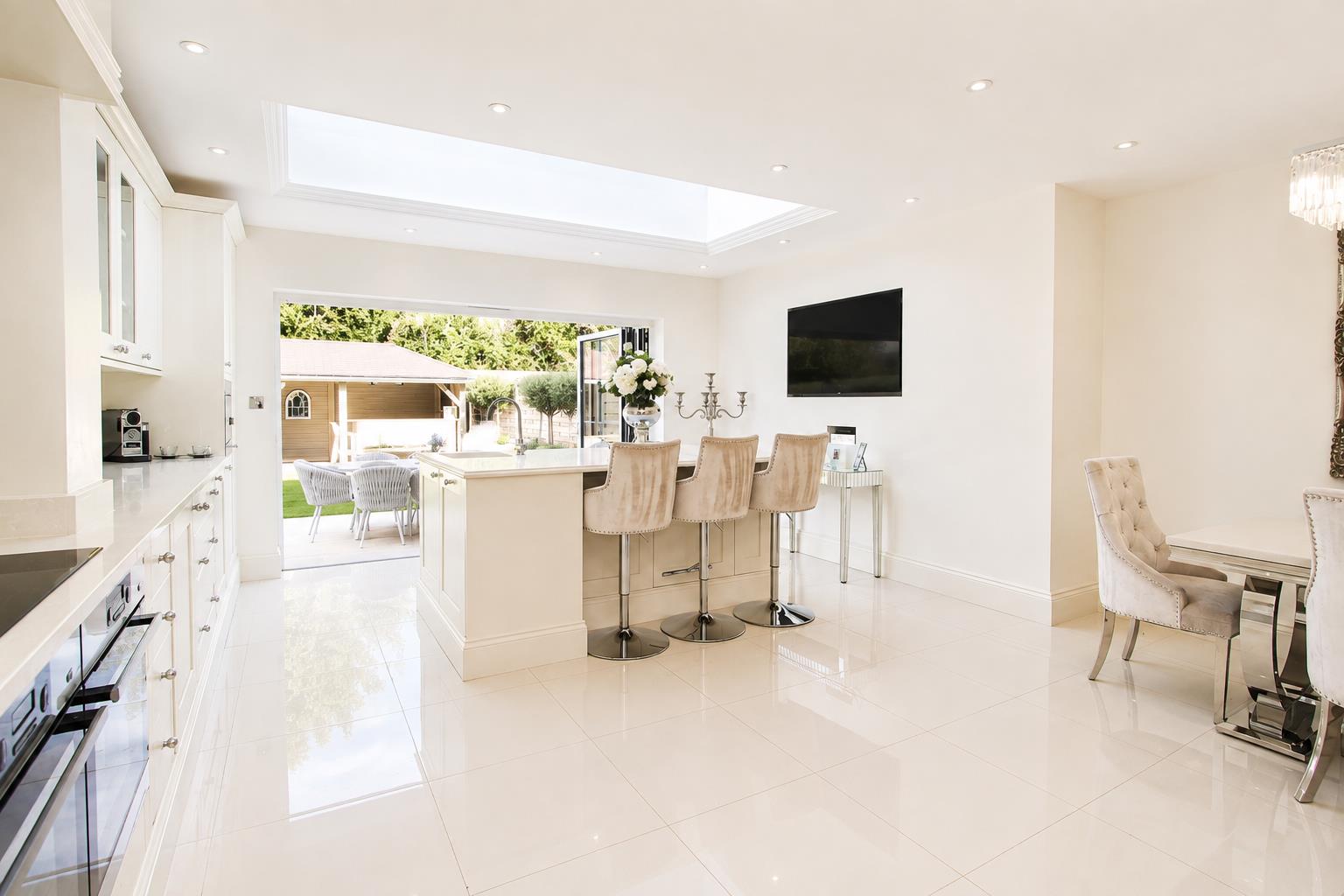 4 bed property in Salisbury Road, Banstead